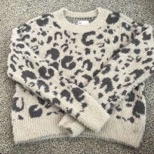 Adorable warm sweater for winter. Worn twice